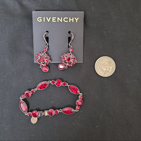 ❤️ Givenchy teardrop Earring and Bracelet set - Picture 3 of 3